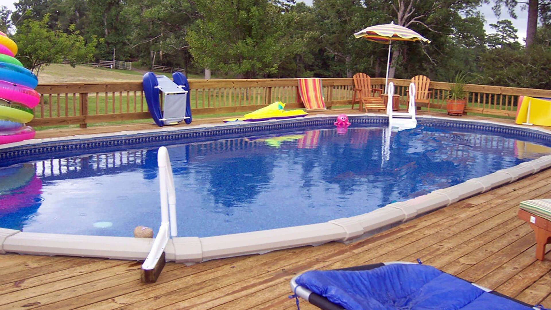 Why Buy Your Above Ground Pool From a Local Pool Dealer?