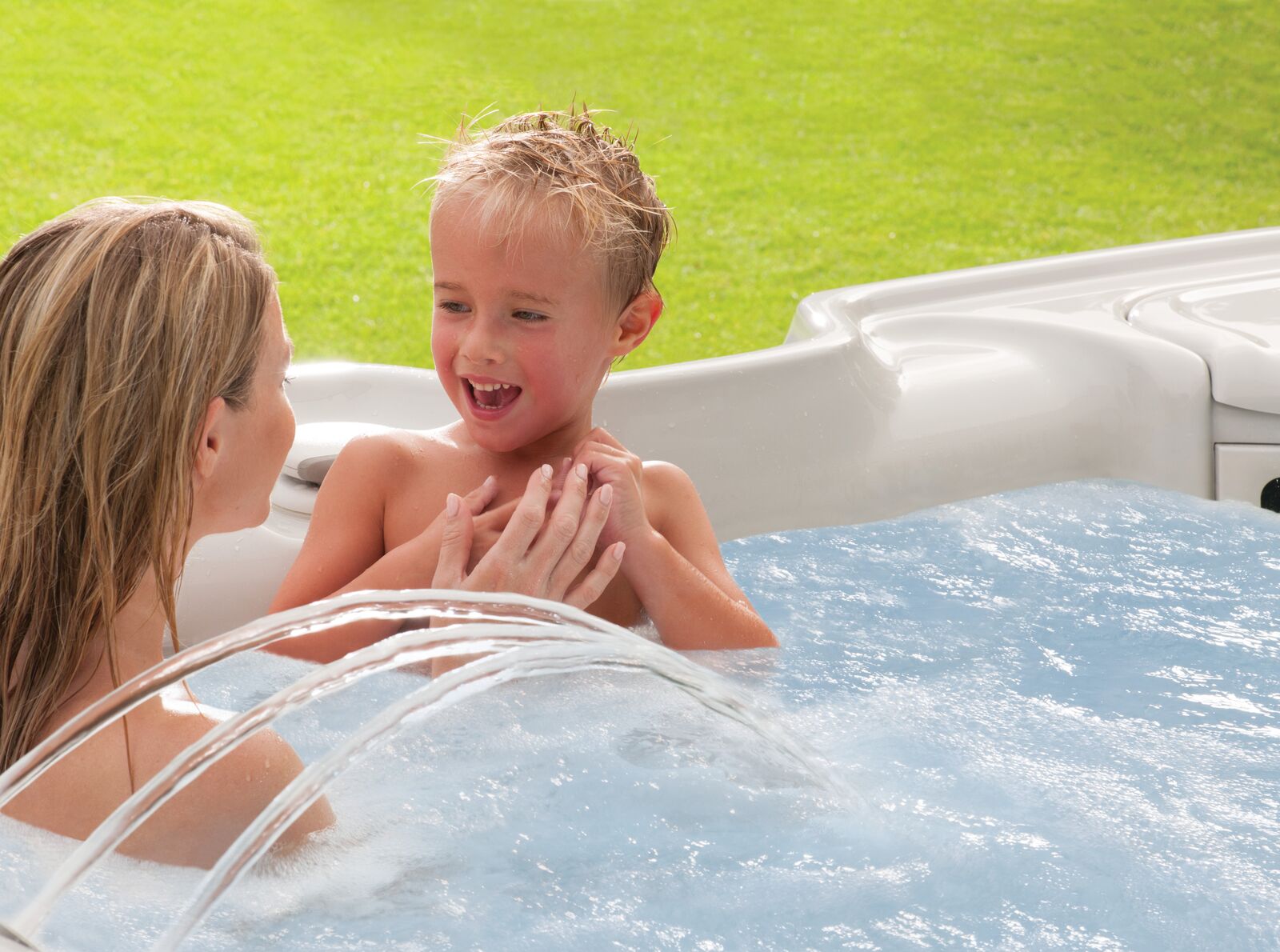 Four Great Ways to Entertain Kids in Your Hot Tub