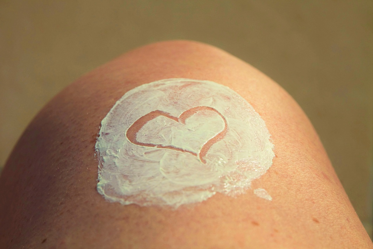 The Pool Owners’ Guide to Choosing Sunscreen